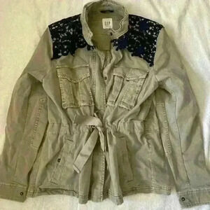 Women’s Gap size medium utility jacket